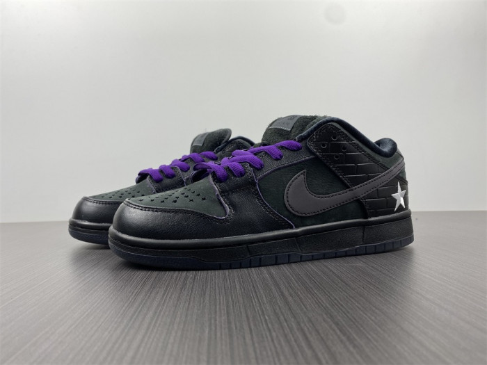 Familia x Nike SB Dunk Low “First Avenue” DJ1159-001