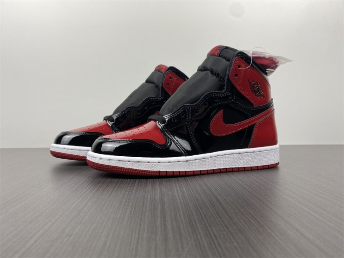 Air Jordan 1 High OG “Bred Patent” 555088-063