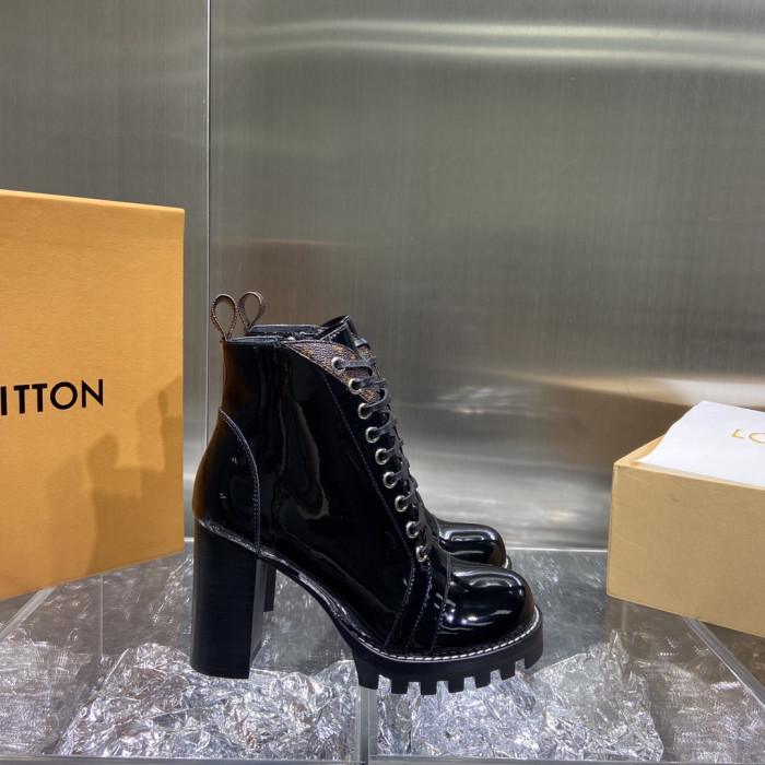 LOUS VUITO BROWN STAR TRAIL ANKLE BOOTS